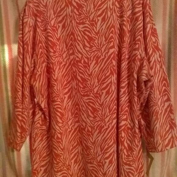 Blouse - Picture 2 of 3